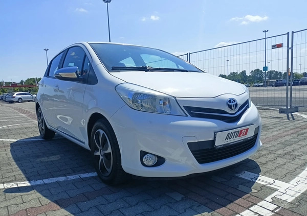 Toyota Yaris cena 42900 przebieg: 58168, rok produkcji 2013 z Kostrzyn małe 497